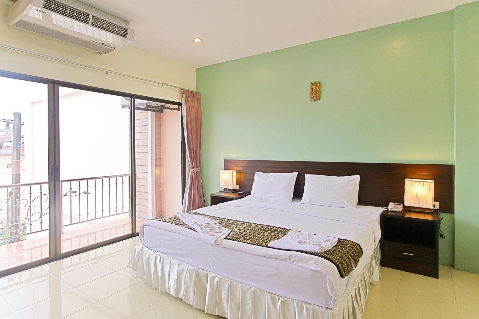 Absolute Guesthouse Phuket Patong Exterior foto